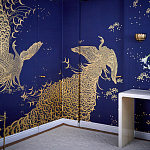 Обои ручная роспись в стиле Арт-деко Whistler Peacocks Colourway SC-100 on Empire Blue dyed silk варинант исполнения - 2 | Loft Concept в Брянске