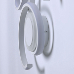 Бра белого цвета с изогнутыми световыми линиями и круглым основанием Luke Lampco Tracer Lamp варинант исполнения - 6 | Loft Concept в Брянске