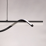 Люстра линейная черного цвета с волнообразным металлическим элементом Luke Lampco Tracer Lamp варинант исполнения - 8 | Loft Concept в Брянске
