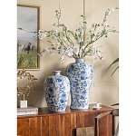 Ваза фарфоровая с узким горлышком и синими цветочными мотивами Independence варинант исполнения - 6 | Loft Concept в Брянске