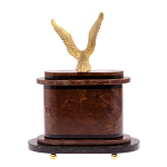 Часы настольные бронзовые из натурального камня Лемезит с декором в виде горного орла Eagle Stone Clock варинант исполнения - 4 | Loft Concept в Брянске