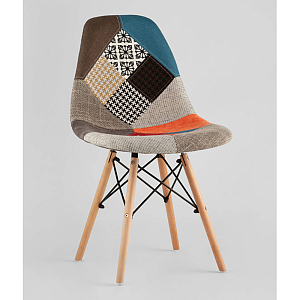 Пластиковый стул на ножках из массива бука Eames Пэчворк