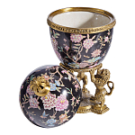 Шкатулка в форме яйца на величественных львах из фарфора с бронзовыми элементами Eden Garden варинант исполнения - 2 | Loft Concept в Брянске