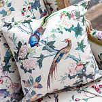 Подушка декоративная с изображением птицы в саду Beige Chinoiserie Birds in the Rose Garden Cushion варинант исполнения - 2 | Loft Concept в Брянске